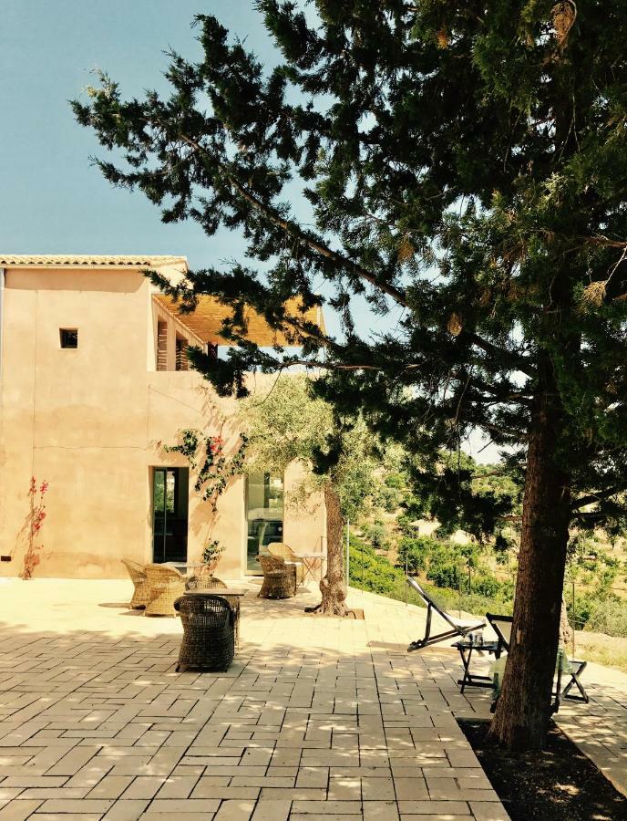 Battimandorlo Hotel Noto Luaran gambar