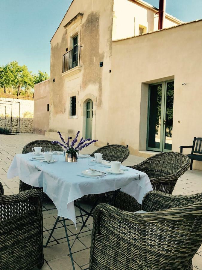 Battimandorlo Hotel Noto Luaran gambar