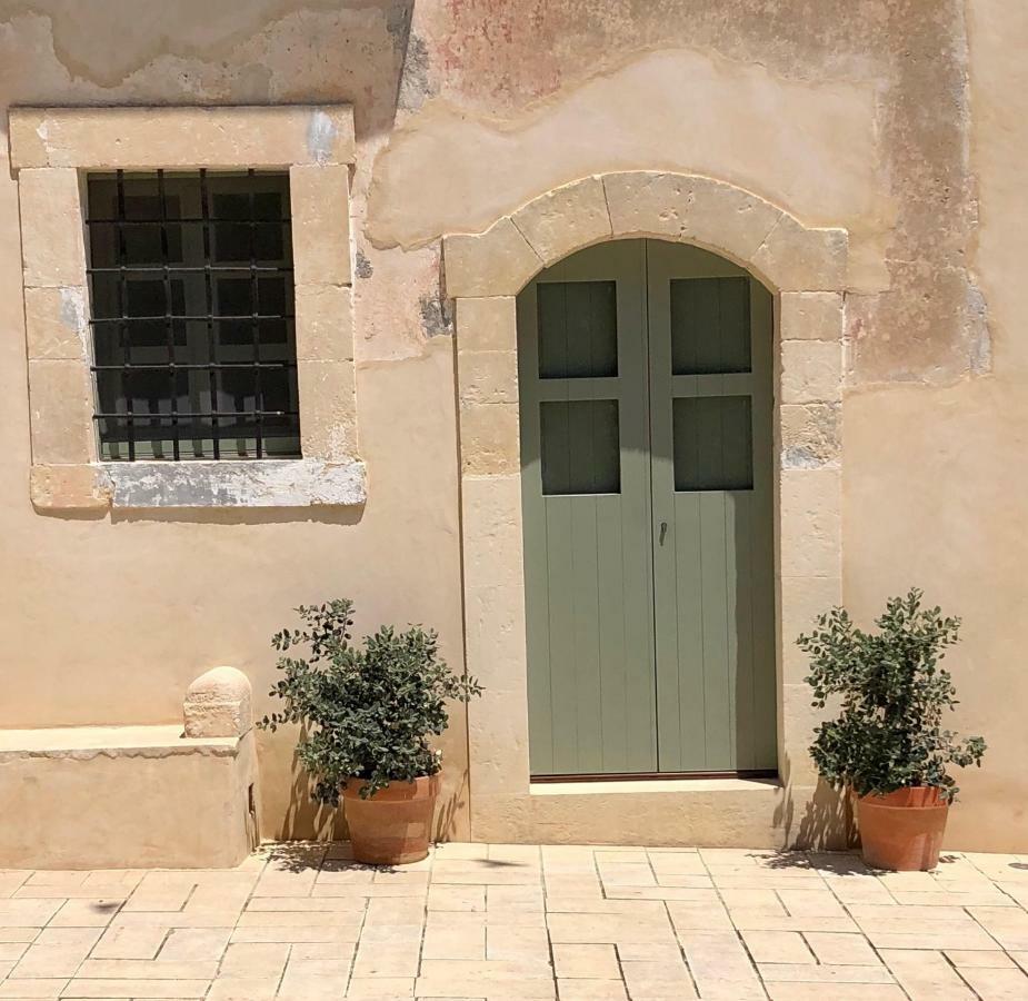 Battimandorlo Hotel Noto Luaran gambar